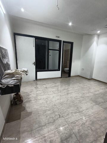 Room in 3 BHK Apartment at Shree Vardhman Victoria, Sector 70 – for Rent
