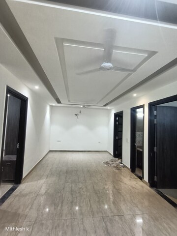 Room in 3 BHK Apartment at Shree Vardhman Victoria, Sector 70 – for Rent
