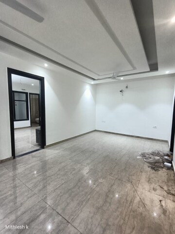 Room in 3 BHK Apartment at Shree Vardhman Victoria, Sector 70 – for Rent