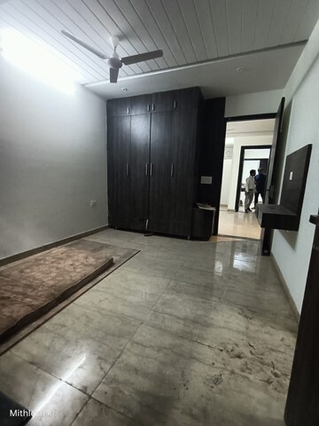 Room in 3 BHK Apartment at Shree Vardhman Victoria, Sector 70 – for Rent