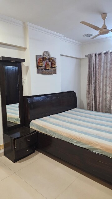 Bedroom in 3 BHK Apartment at Khar West – for Rent
