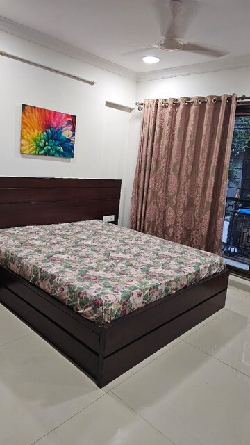 Bedroom in 3 BHK Apartment at Khar West – for Rent