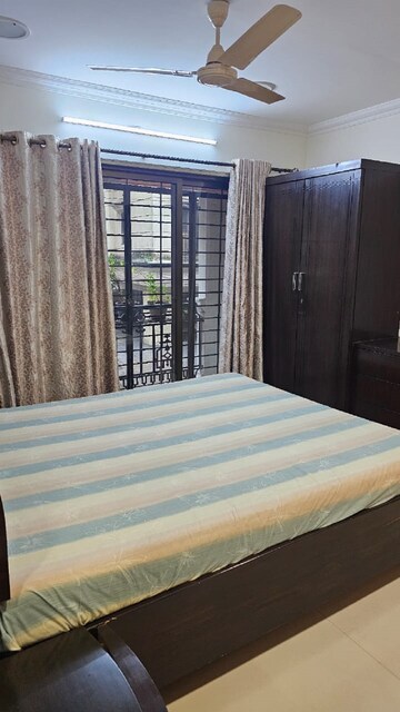 Bedroom in 3 BHK Apartment at Khar West – for Rent