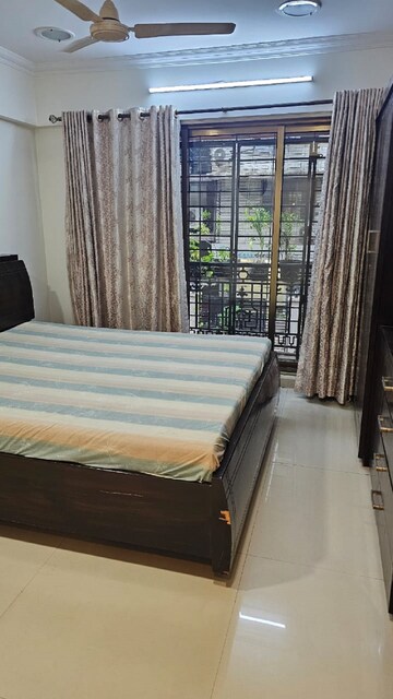 Bedroom in 3 BHK Apartment at Khar West – for Rent