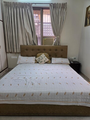 Bedroom in 3 BHK Apartment at Khar West – for Rent
