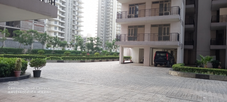 3 BHK + Servant Room Apartment For Sale in Lotus Elise