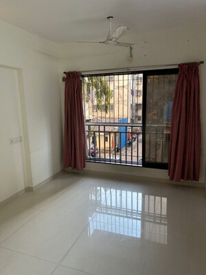 Room in 1 BHK Apartment at Kandivali West – for Sale
