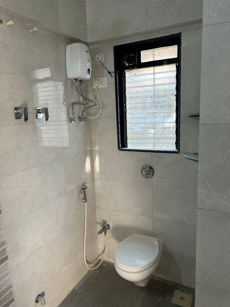 Bathroom, kandivali west 1 Bedroom 362 Sq.Ft. Apartment In Kandivali West Mumbai 8831250
