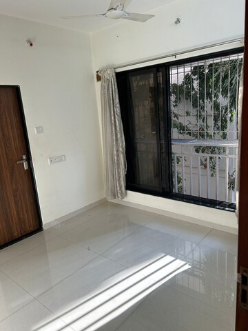 Room in 1 BHK Apartment at Kandivali West – for Sale