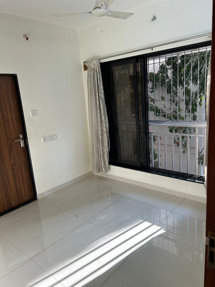 Room, kandivali west 1 Bedroom 362 Sq.Ft. Apartment In Kandivali West Mumbai 8831250