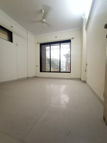 Room in 3 BHK Apartment at Safal Twins, Chembur – for Rent
