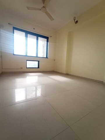 Room in 3 BHK Apartment at Safal Twins, Chembur – for Rent