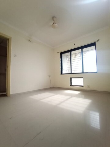Room in 3 BHK Apartment at Safal Twins, Chembur – for Rent
