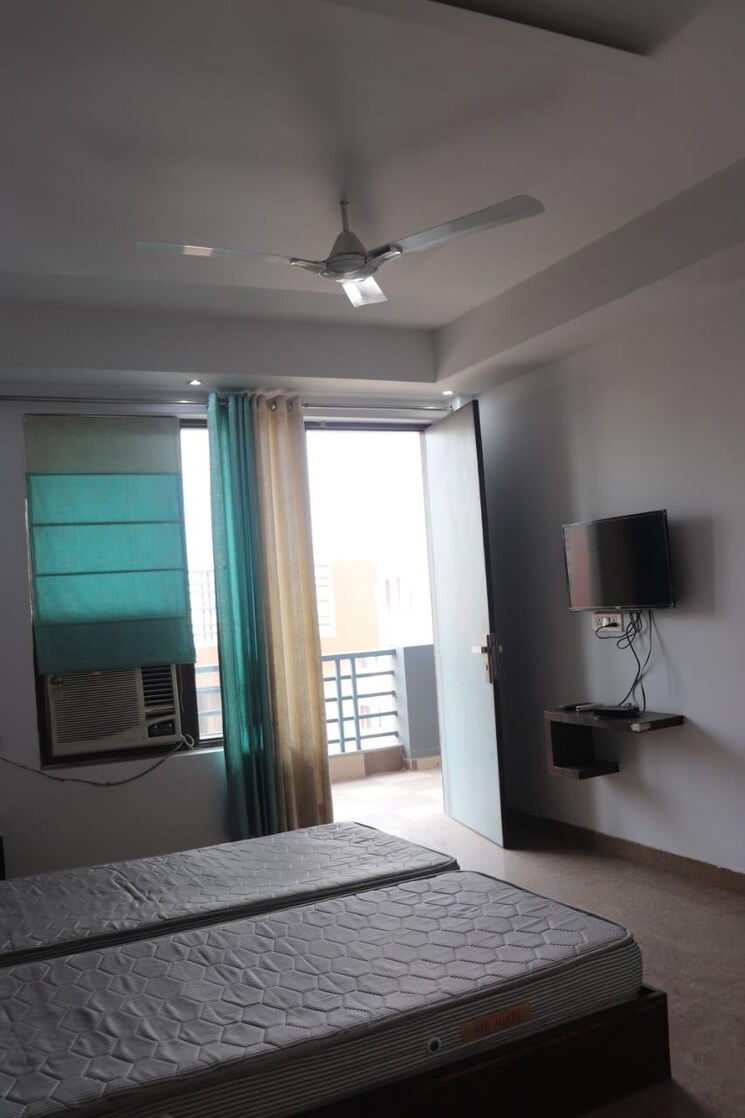 Room, sector 46 Pg For Girls In Sector 46 8831670