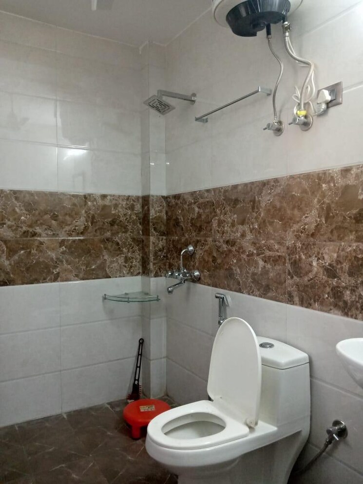 Bathroom, sector 46 Pg For Boys In Sector 46 8843247