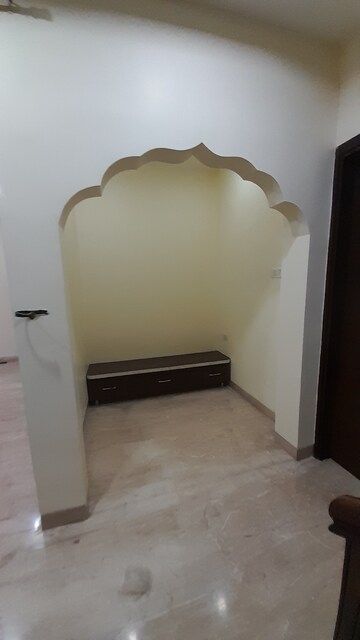 Room in 3 BHK Villa at Mohaba Bazar – for Rent