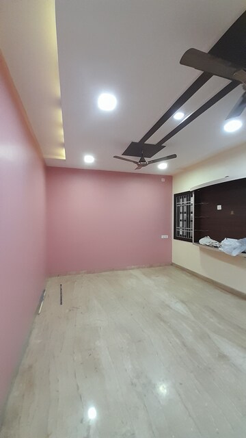 Room in 3 BHK Villa at Mohaba Bazar – for Rent