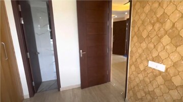 Building Lobby in 3 BHK Apartment at Settlers India, Sector 57 – for Rent
