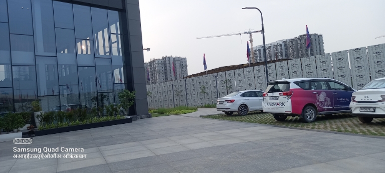 3 BHK + Servant Room Apartment For Sale in Landmark The Residency