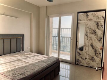 Room in 2 BHK Apartment at Tata Eureka Park, Sector 150 – for Rent