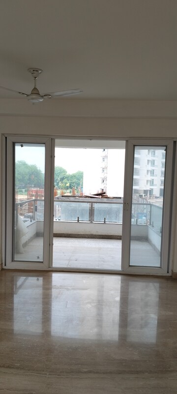 Room in 3 BHK Apartment at Kashish Manor One, Sector 111 – for Sale