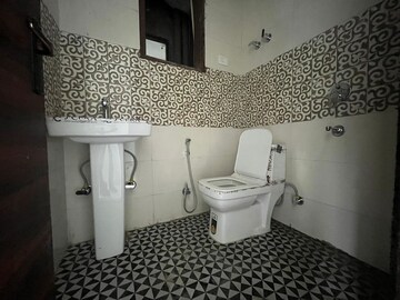 Bathroom in 1 BHK Apartment at Palm Residency Chhatarpur, Chattarpur – for Rent