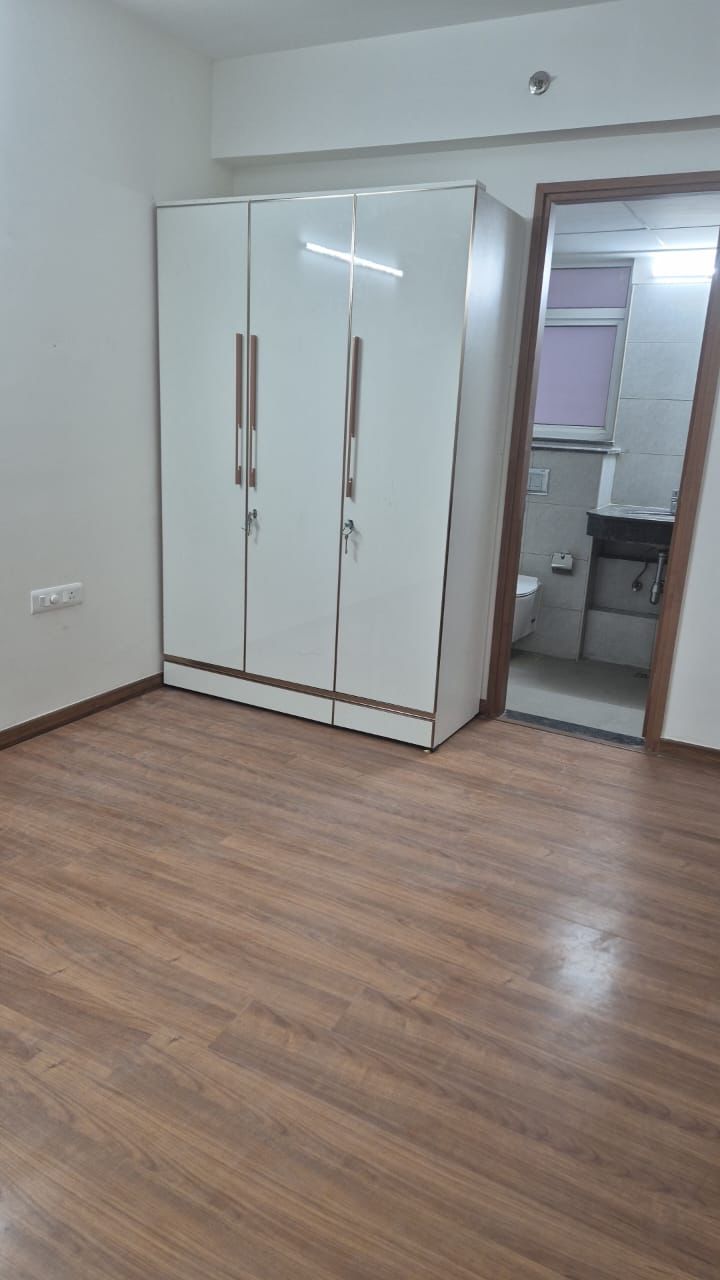 3 BHK + Servant Room,Study Room,Extra Room Apartment For Rent in Godrej Woods