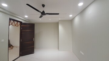 Room in 4 BHK Apartment at Shankar Nagar – for Rent