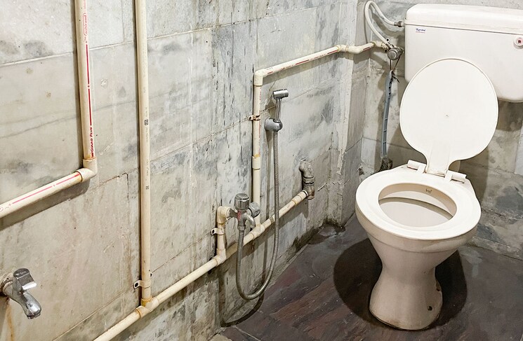 Bathroom, thane west Pg For Girls In Thane West 8831546