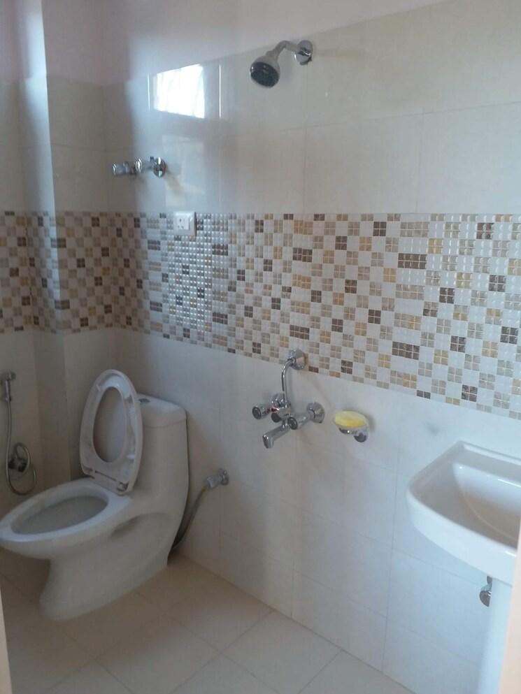 Attached Bathroom, bhattakufer 2 Bedroom 750 Sq.Ft. Apartment In Bhattakufer Shimla 8831923