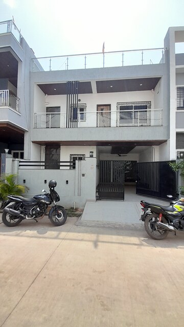 Parking in 6 BHK Villa at Kachana – for Rent