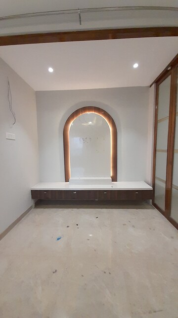 Room in 3 BHK Apartment at Mohaba Bazar – for Rent