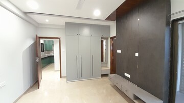 Room in 3 BHK Apartment at Mohaba Bazar – for Rent