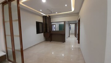 Room in 3 BHK Apartment at Mohaba Bazar – for Rent