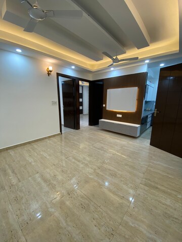 Room in 3 BHK Apartment at Windsor Troika, Yelenahalli – for Rent