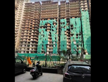 Parking in 3 BHK Apartment at Windsor Paradise 2, Raj Nagar Extension – for Sale