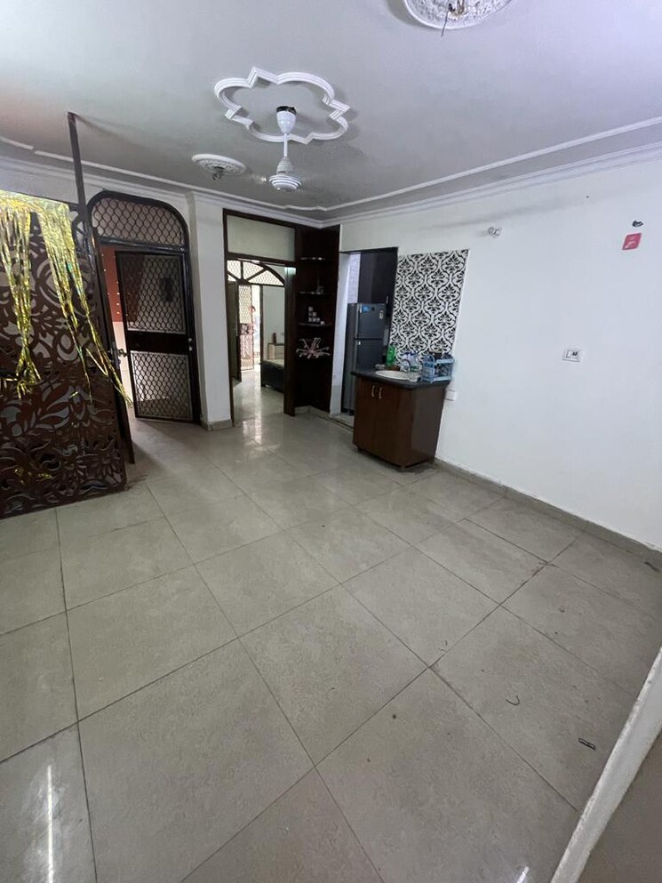  Parking, mansarover garden 3 Bedroom 125 Sq.Yd. Builder Floor In Mansarover Garden Delhi 8832177