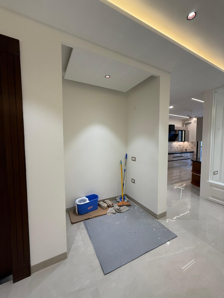 Room, green fields colony 4 Bedroom 4050 Sq.Ft. Builder Floor In Green Fields Colony Faridabad 8832200