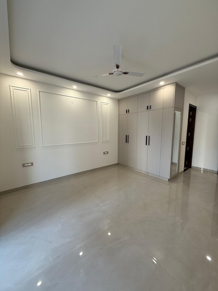Room, green fields colony 4 Bedroom 4050 Sq.Ft. Builder Floor In Green Fields Colony Faridabad 8832200