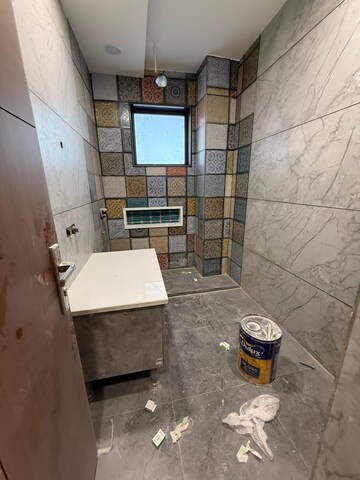 Bathroom in 4 BHK Builder Floor at Green Fields Colony – for Rent