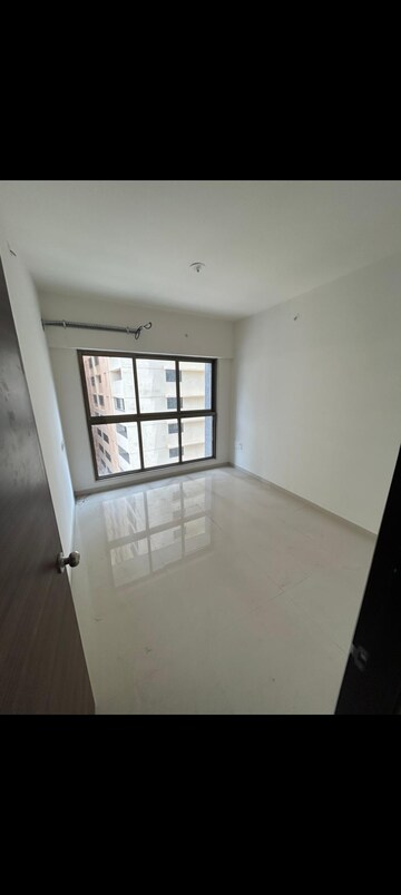 Room in 3 BHK Apartment at Rajesh Raj Infinia, Malad West – for Rent