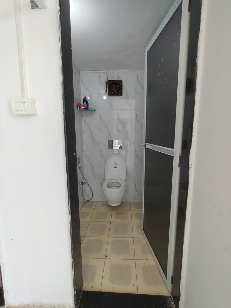 Bathroom, bsel-tech-park Commercial Office Space 2100 Sq.Ft. In Vashi Sector 30a Navi Mumbai 8832217