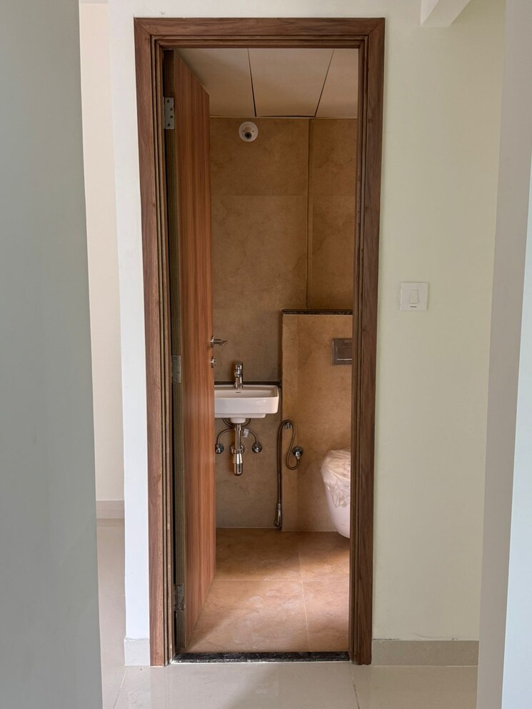 Bathroom, shapoorji-pallonji-siennaa 1 Bedroom 403 Sq.Ft. Apartment In Kandivali East Mumbai 8832466