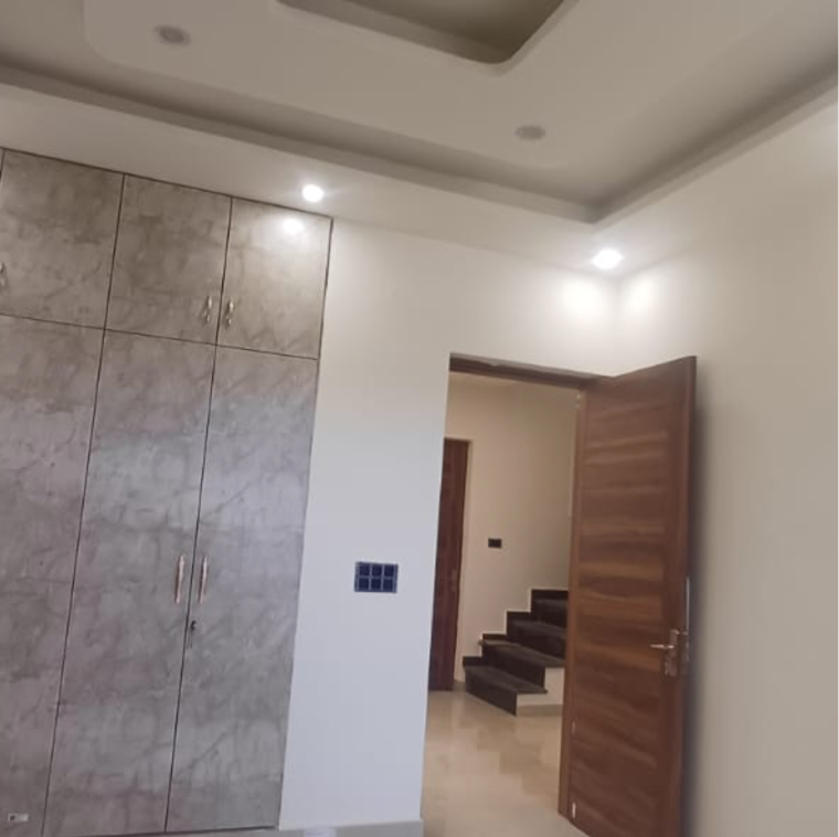 Room, sahastradhara road 4 Bedroom 118 Sq.Yd. Villa In Sahastradhara Road Dehradun 8832972