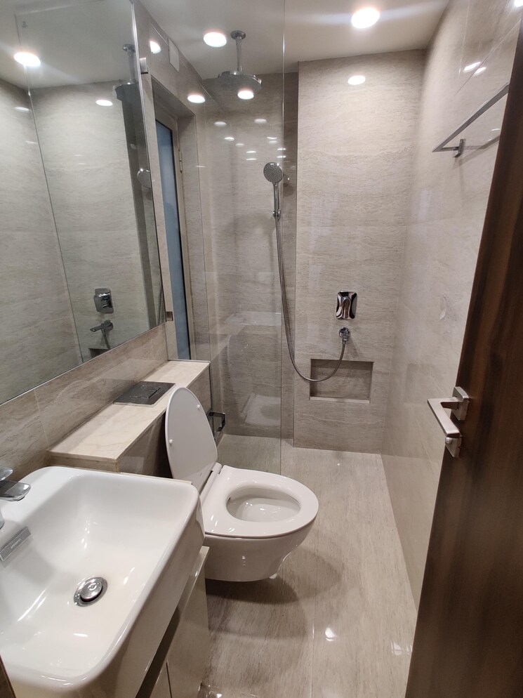Bathroom, hiranandani-regent-hill 1 Bedroom 379 Sq.Ft. Apartment In Powai Mumbai 8832603