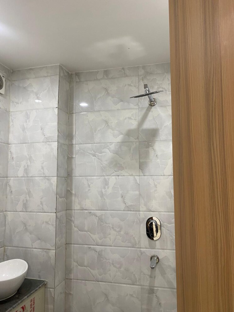 Bathroom, pandav nagar 2 Bedroom 925 Sq.Ft. Apartment In Pandav Nagar Delhi 8832789