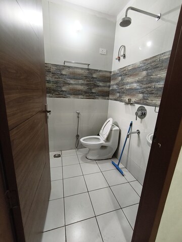 Bathroom in 3 BHK Builder Floor at Sanjay Nagar – for Sale