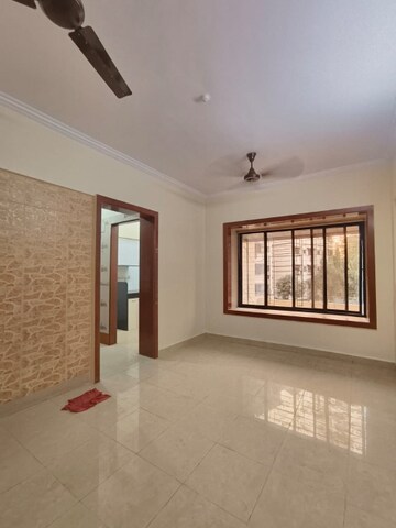 Room in 1 BHK Apartment at Bulwala Building, Kalbadevi – for Rent