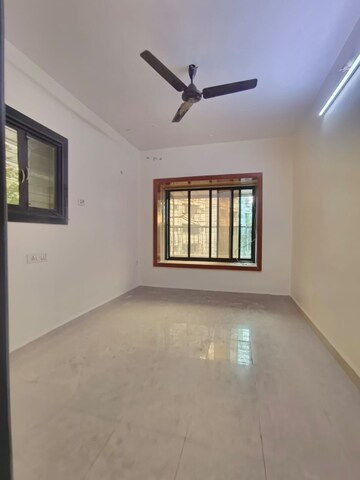 Room in 1 BHK Apartment at Bulwala Building, Kalbadevi – for Rent