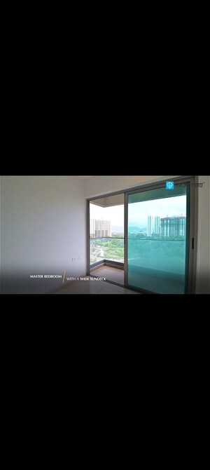 Room in 3 BHK Apartment at Kalpataru Parkcity, Kolshet Road – for Sale